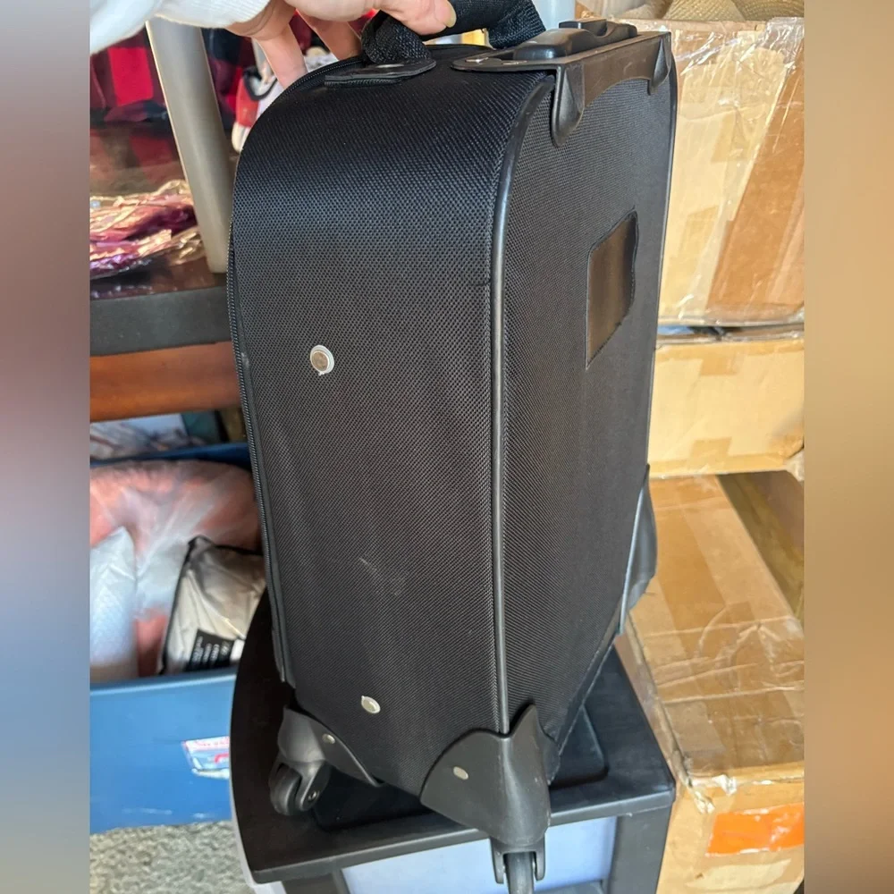 🖤 NOT AVAILABLE🖤Forecast Spinner Suitcase